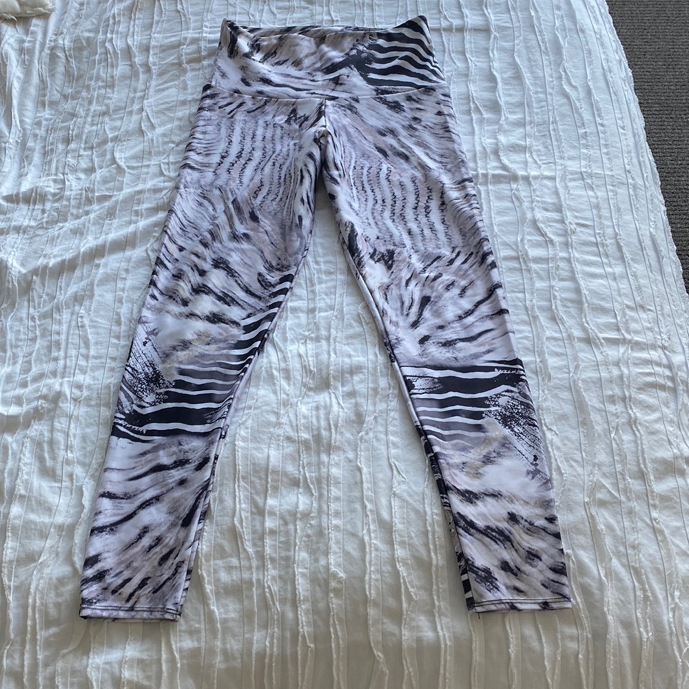 Onzie hot yoga exotic print yoga pants - size S/M